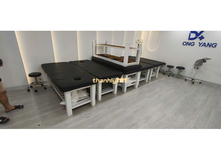 Giường Spa Thanh Lý Giá Rẻ TPHCM – Nệm Êm, Chân Gỗ, Còn Mới 90%